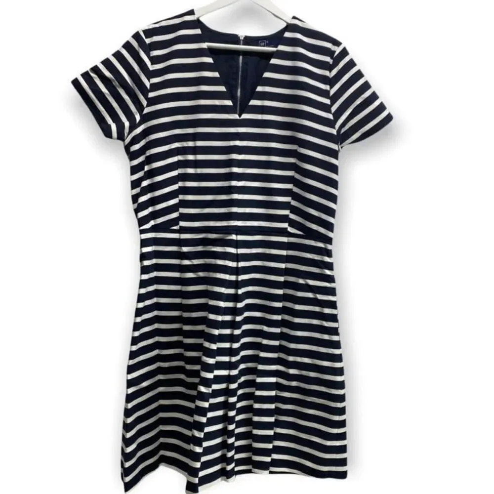 Gap Women’s size 14 Navy Stripe Dress Pockets and inverted pleats Fit & Flare